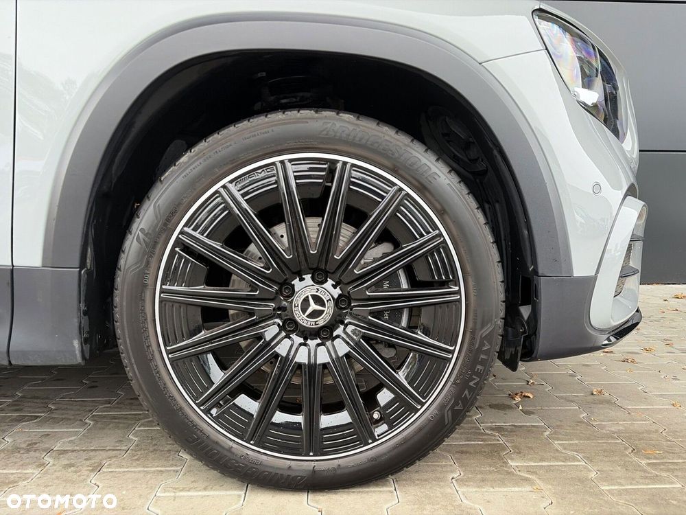 Mercedes-Benz GLB - 16