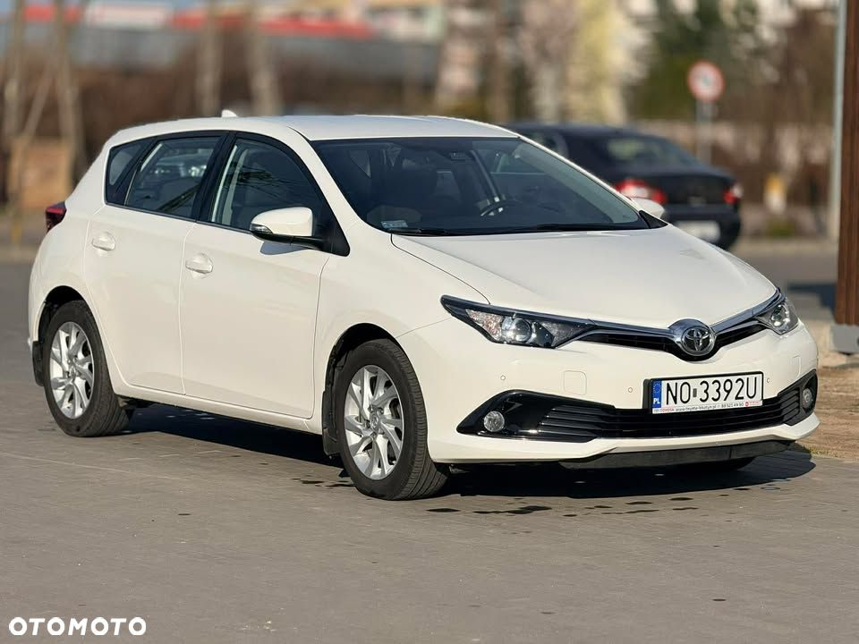Toyota Auris 1.6 Premium - 1