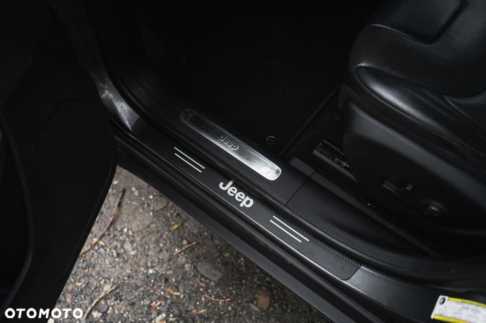 Jeep Cherokee - 24