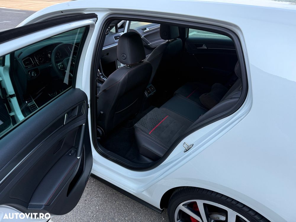 Volkswagen Golf 2.0 TSI DSG GTI Performance - 23