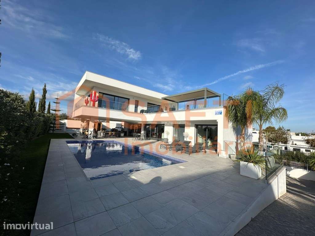 Casa contemporânea numa zona residencial - Grande imagem: 3/3
