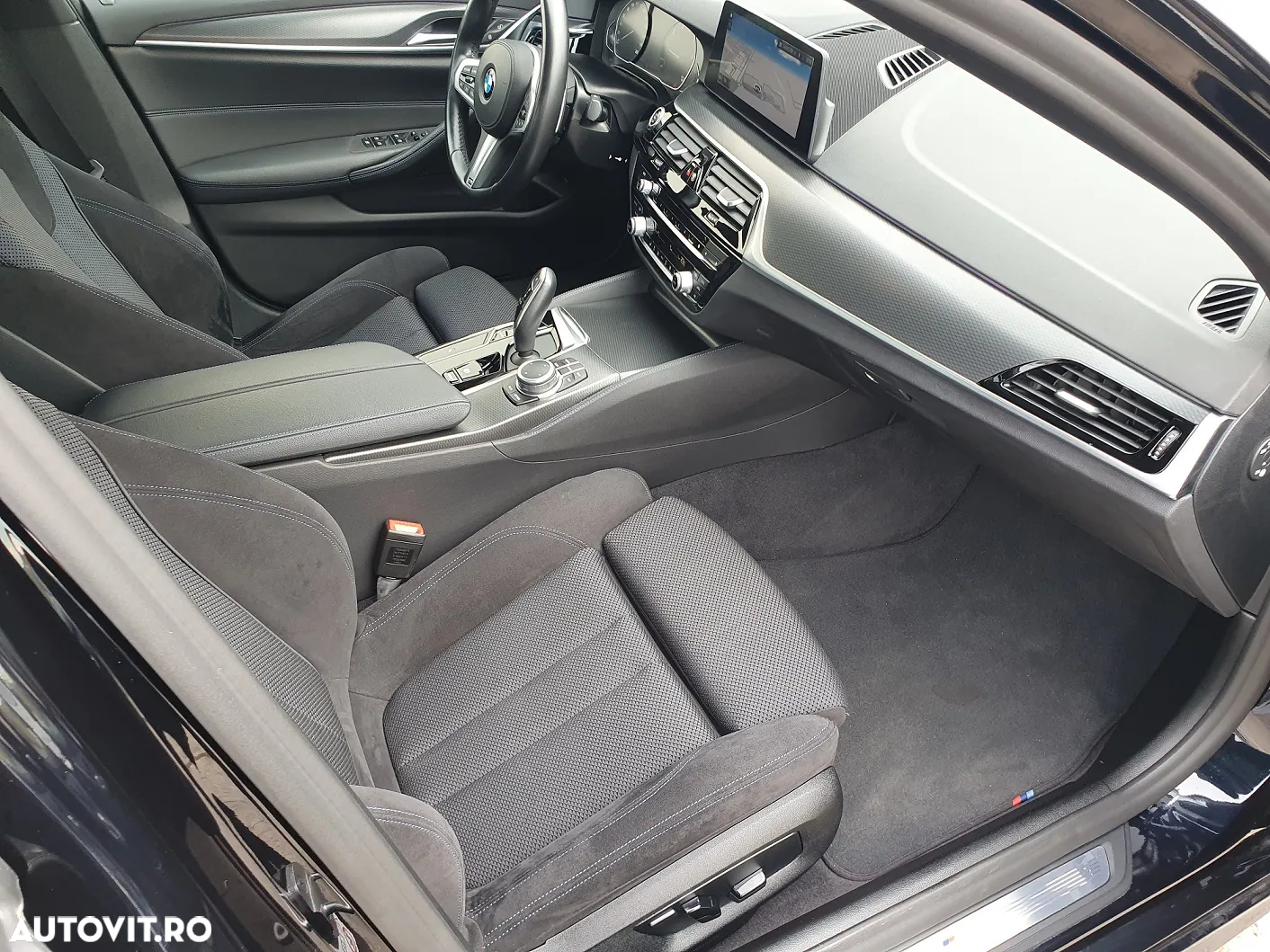 BMW Seria 5 530i xDrive AT MHEV - 15