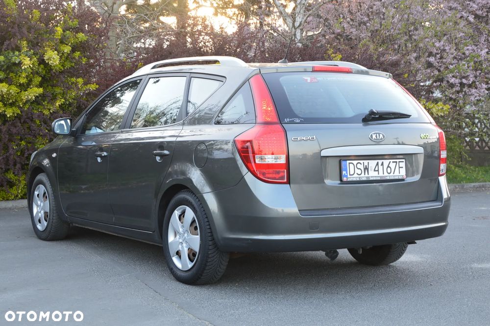 Kia Ceed 1.4 CVVT Dream-Team Edition - 4