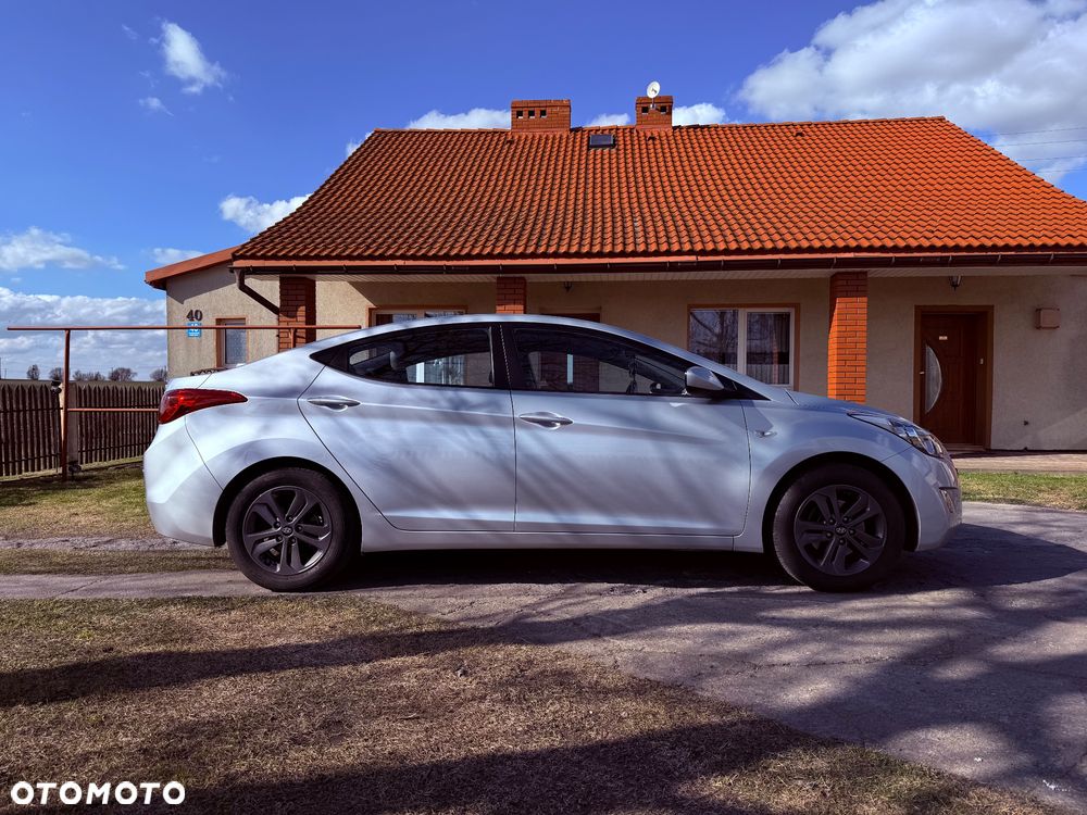 Hyundai Elantra 1.6 Comfort - 8
