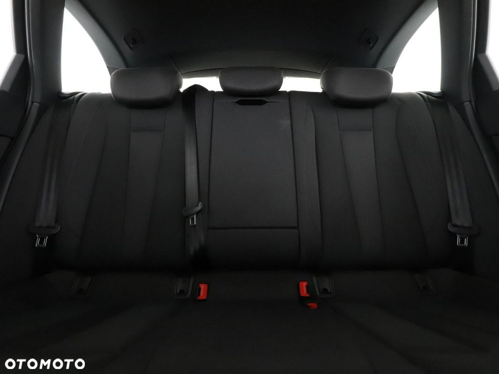 Audi A4 Avant 35 TDI S tronic S line - 19