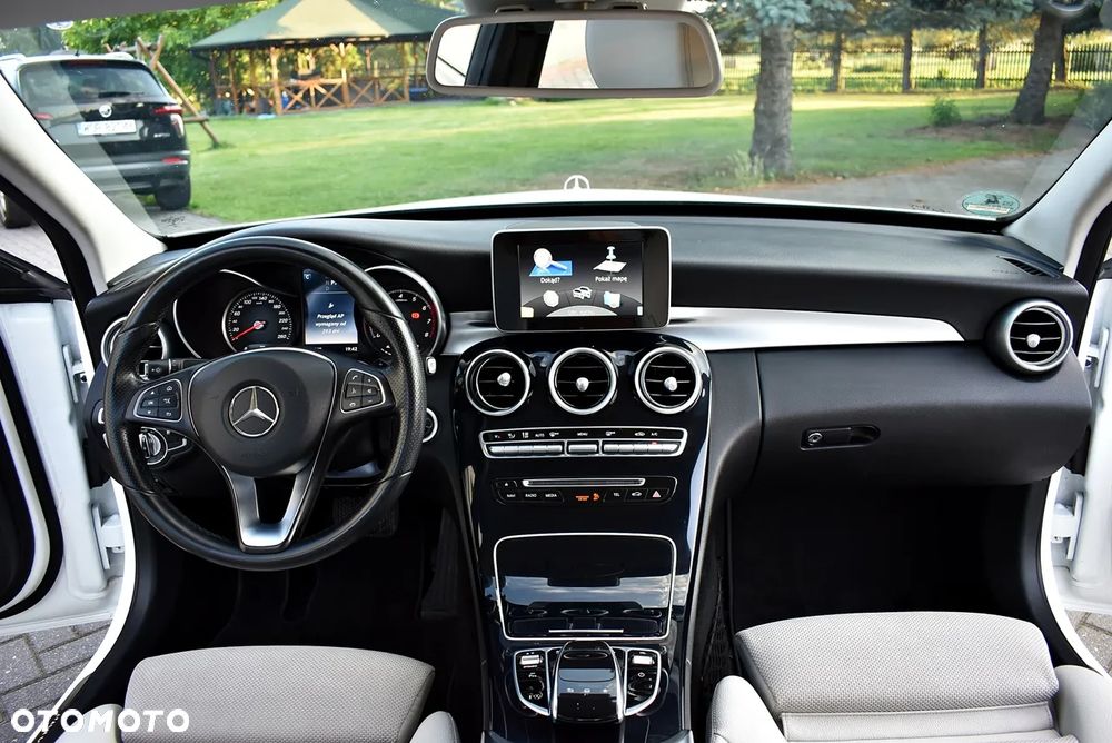 Mercedes-Benz Klasa C 180 9G-TRONIC Exclusive - 30