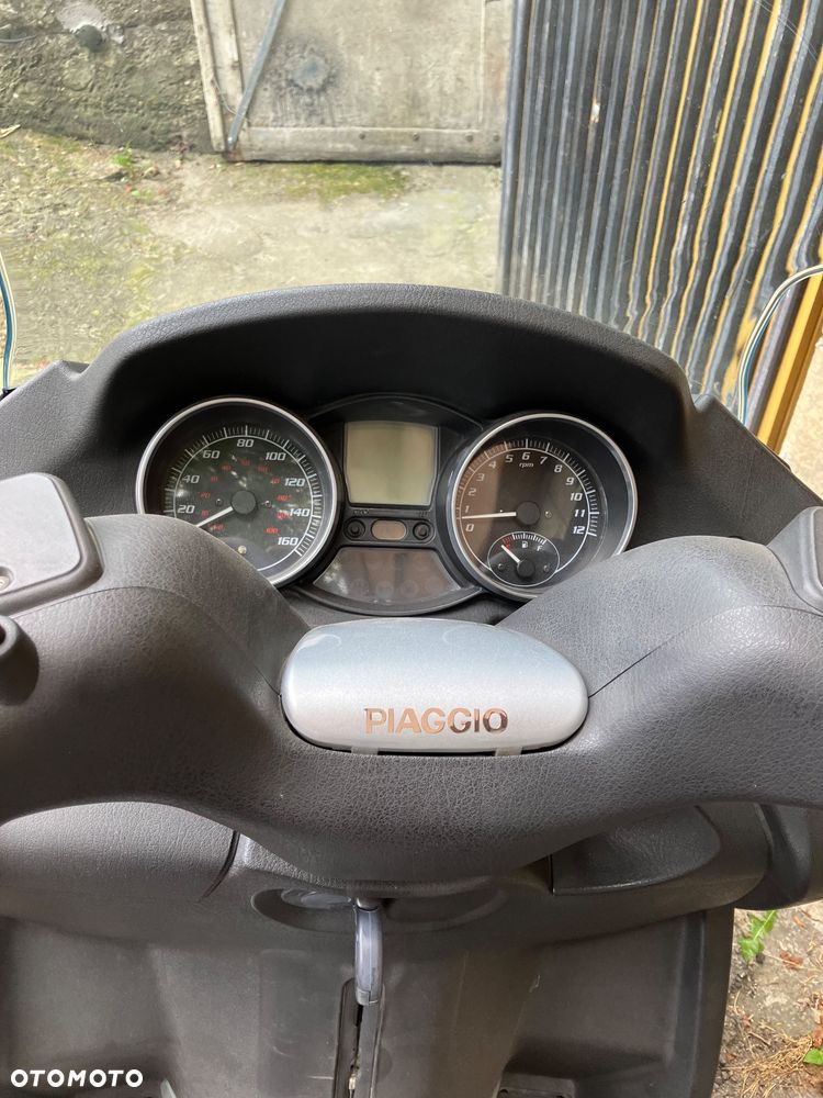 Piaggio MP-3 - 10