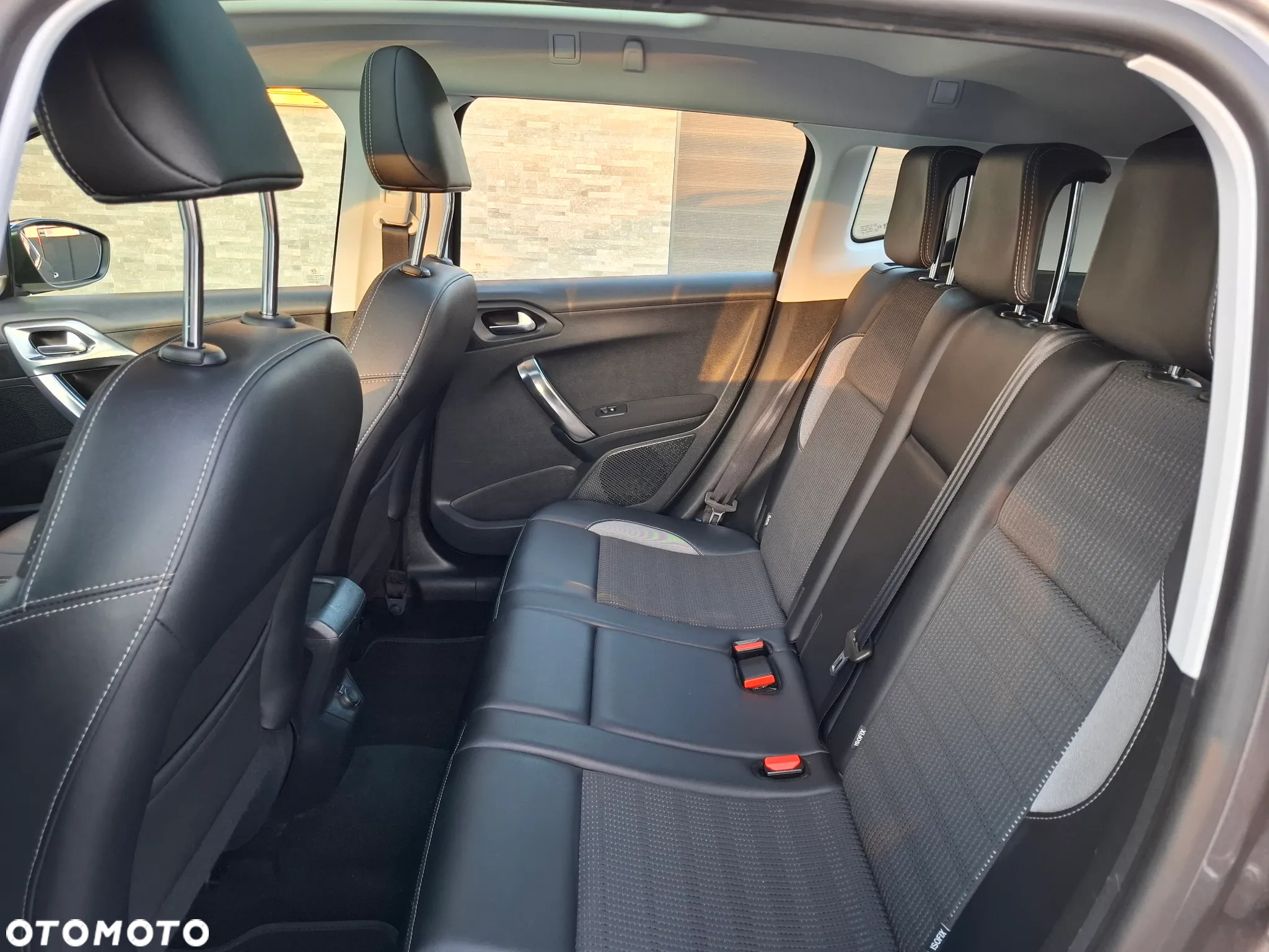 Peugeot 2008 1.6 BlueHDi Allure - 32