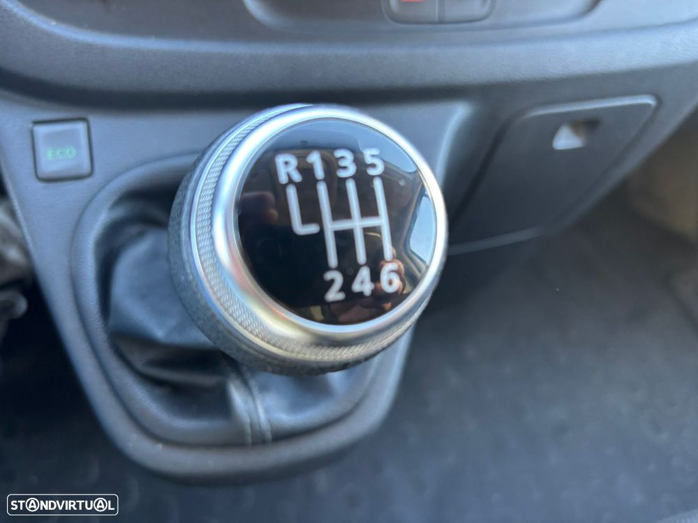 Renault Trafic 2.0 DCI IVA DEDUTIVEL A/C - 29