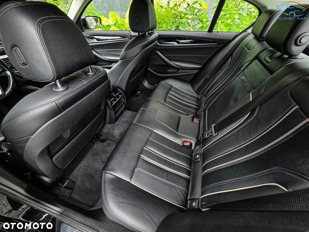 BMW Seria 5 525d Sport Line - 17