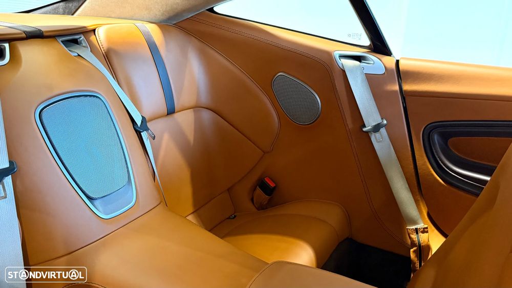 Aston Martin DB11 Coupé - 39