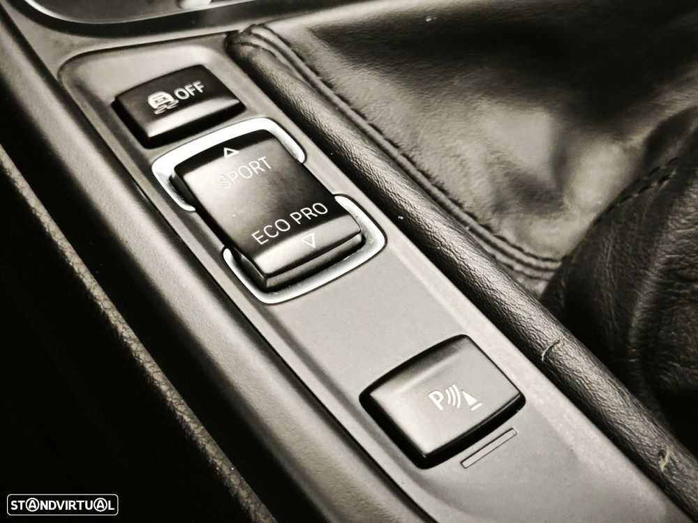 BMW 318 d Touring Line Luxury - 36