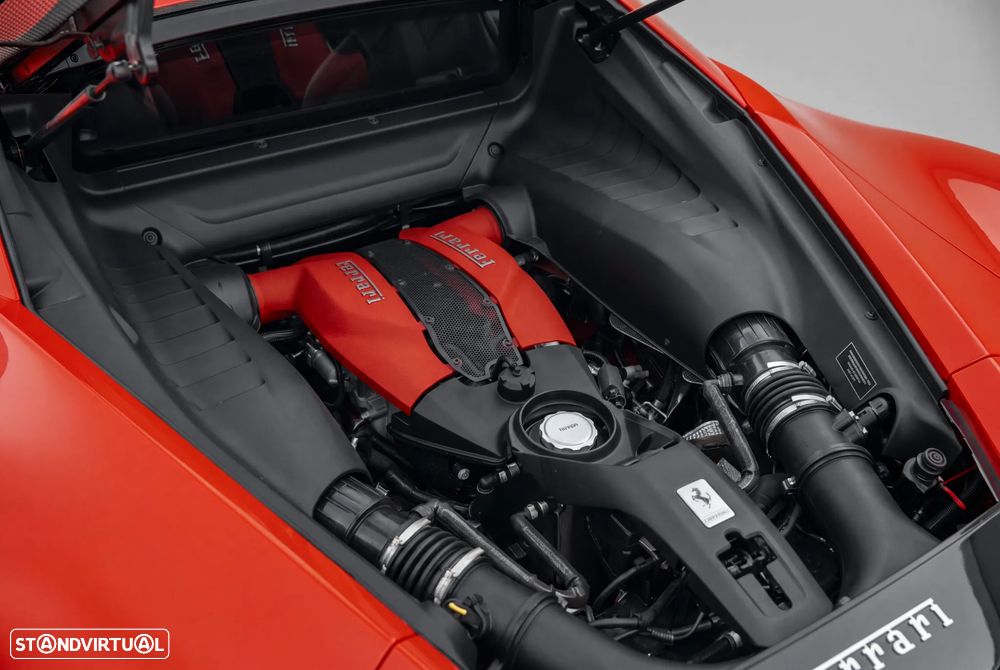 Ferrari F8 Tributo 3.9 Twin-Turbo V8 - 11