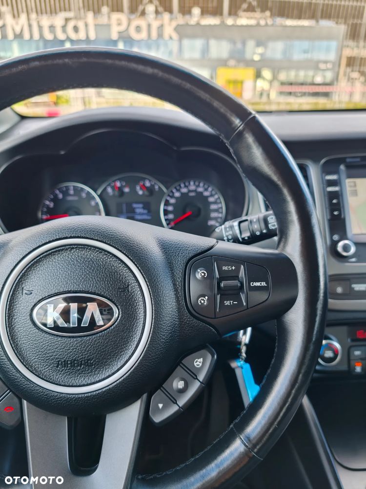 Kia Carens 1.6 GDI Dream-Team Edition - 18