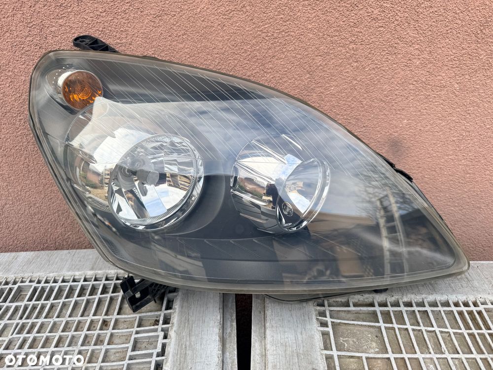 Lampa przednia OPEL ZAFIRA B CIEMNA PRAWA EUROPA ORYGINALNA AL - 1