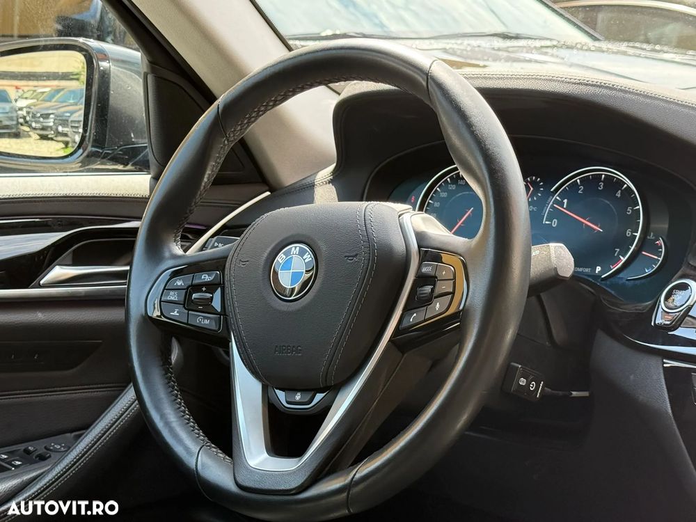 BMW Seria 5 520i Aut. Luxury Line - 8