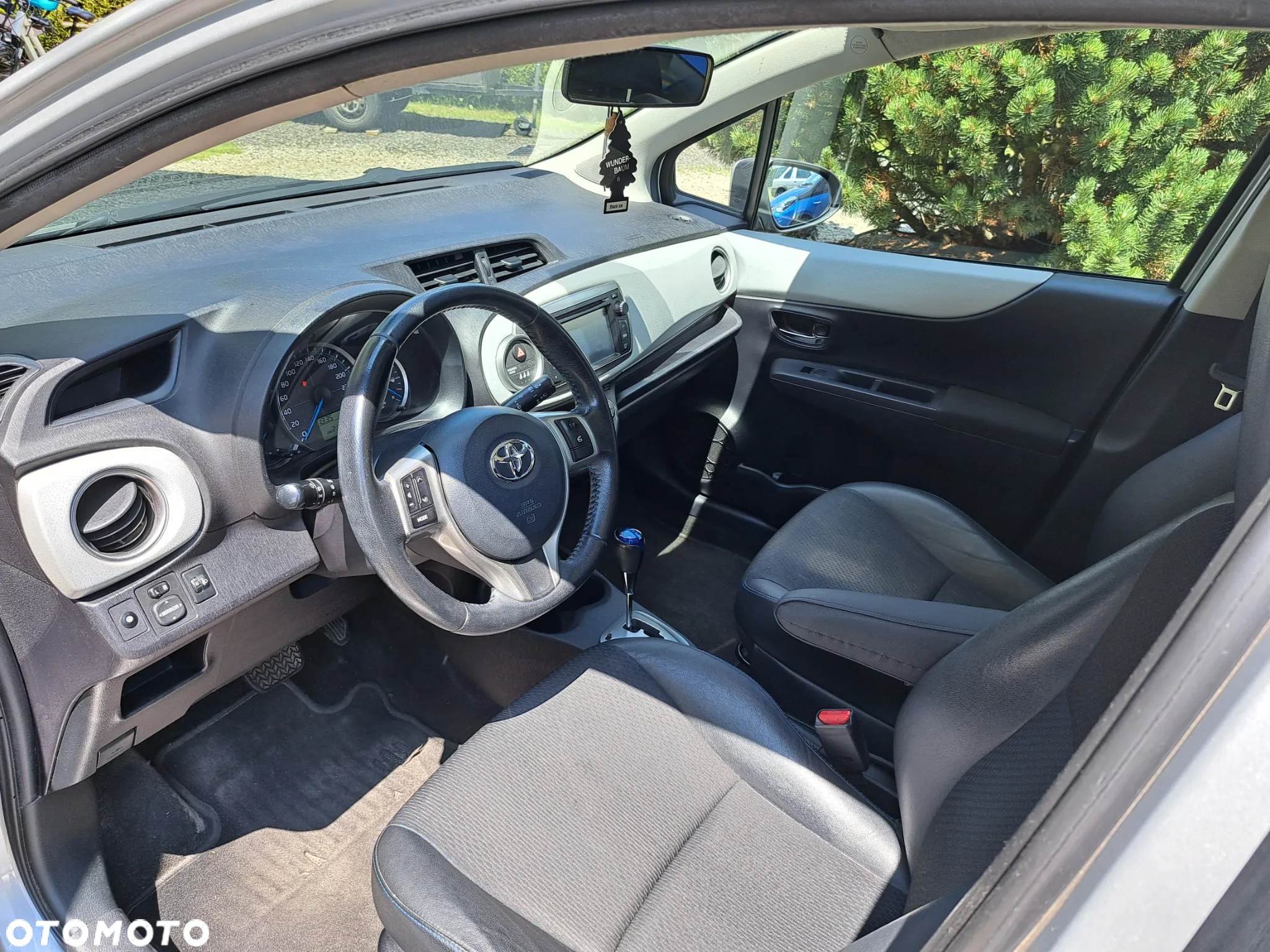 Toyota Yaris Hybrid 100 Sol - 10
