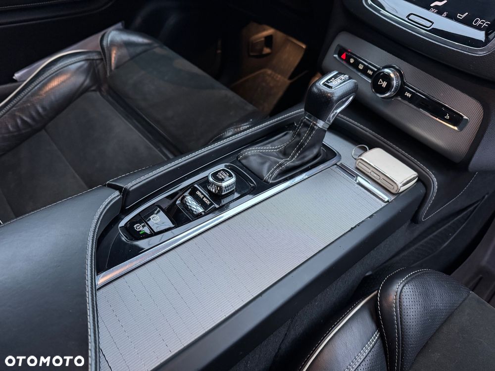 Volvo XC 90 T5 AWD R-Design 7os - 18