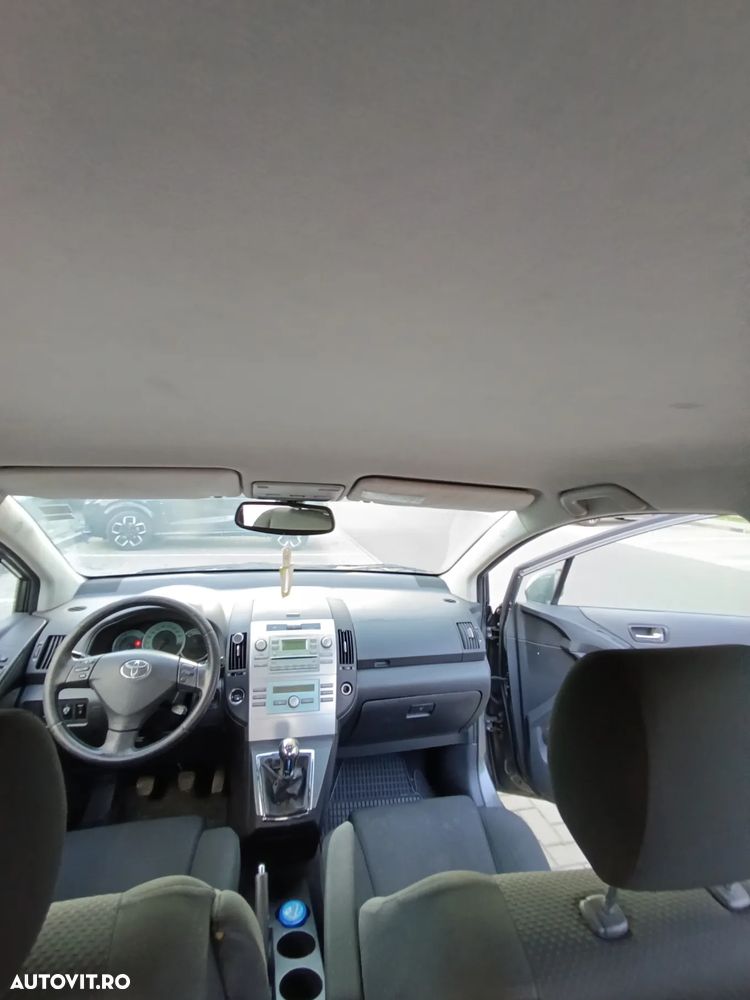 Toyota Corolla Verso 2.0 D-4D - 11