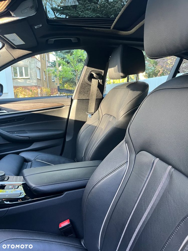 BMW Seria 5 M550i xDrive sport - 21