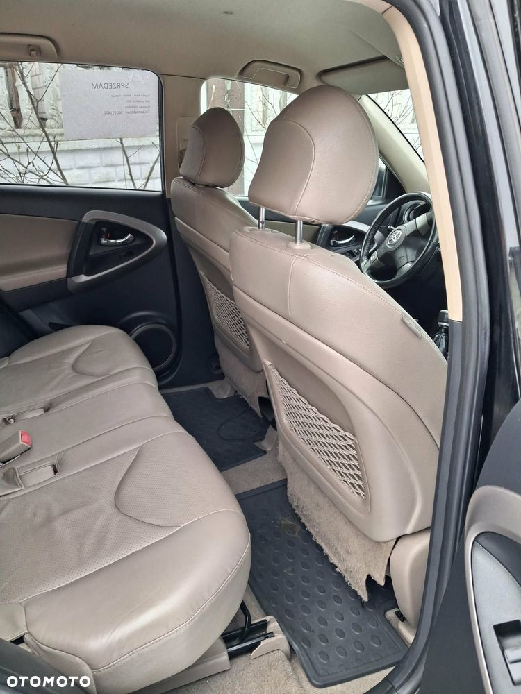 Toyota RAV4 - 6
