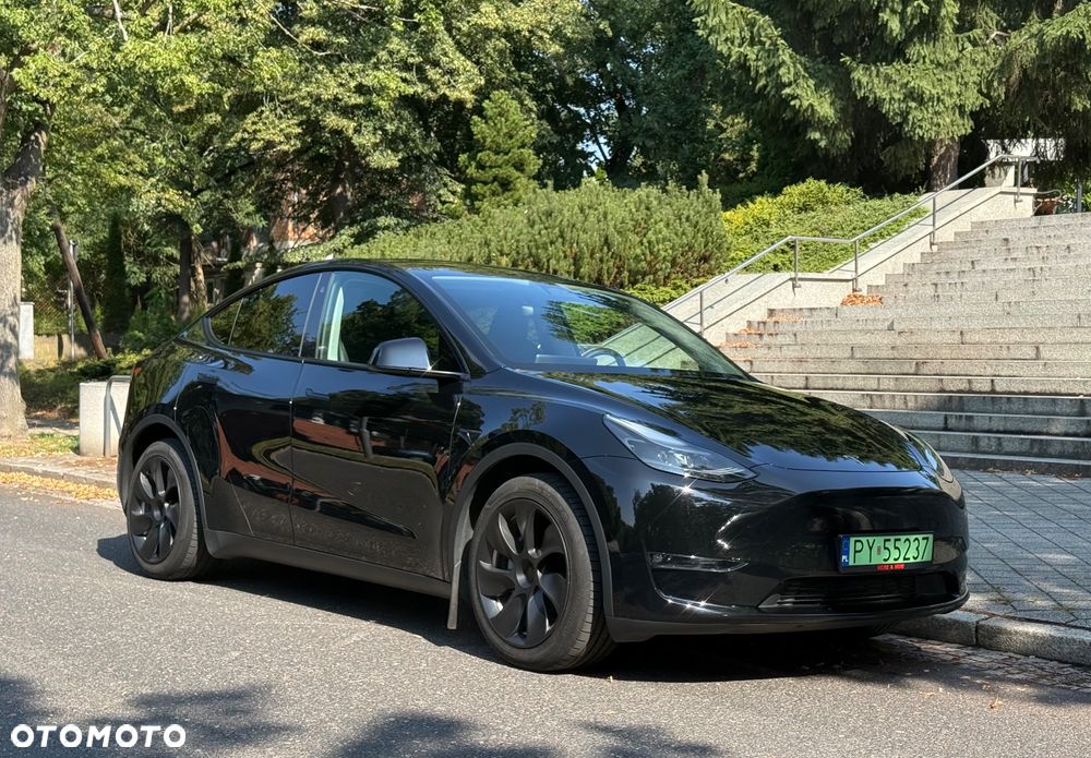 Tesla Model Y - 2