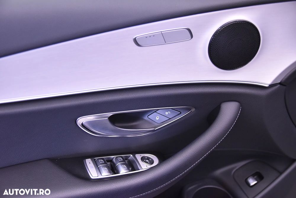 Mercedes-Benz E 300 de Aut. - 14