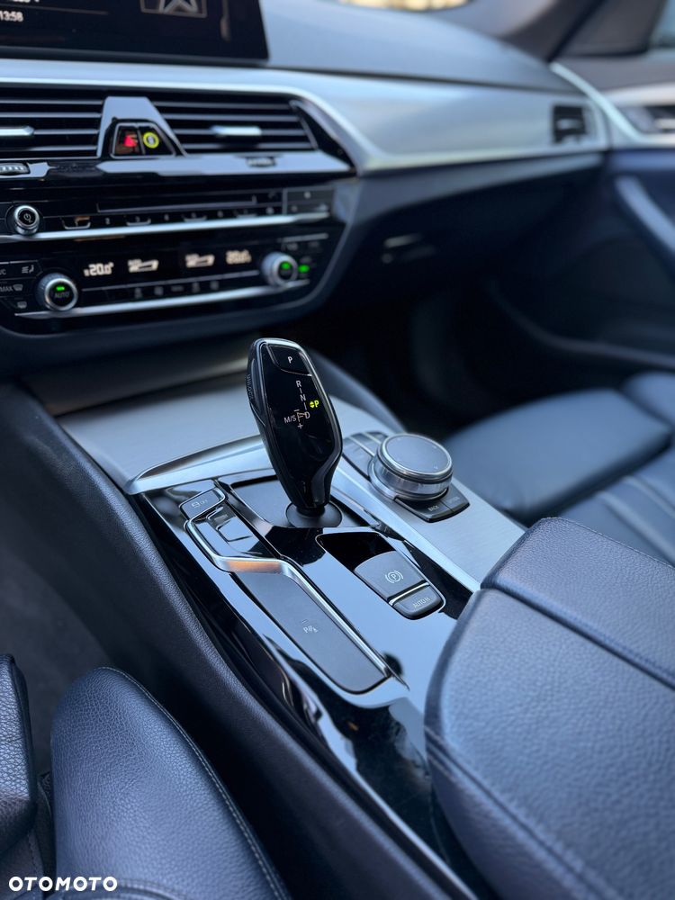 BMW Seria 5 520d xDrive Sport Line - 16