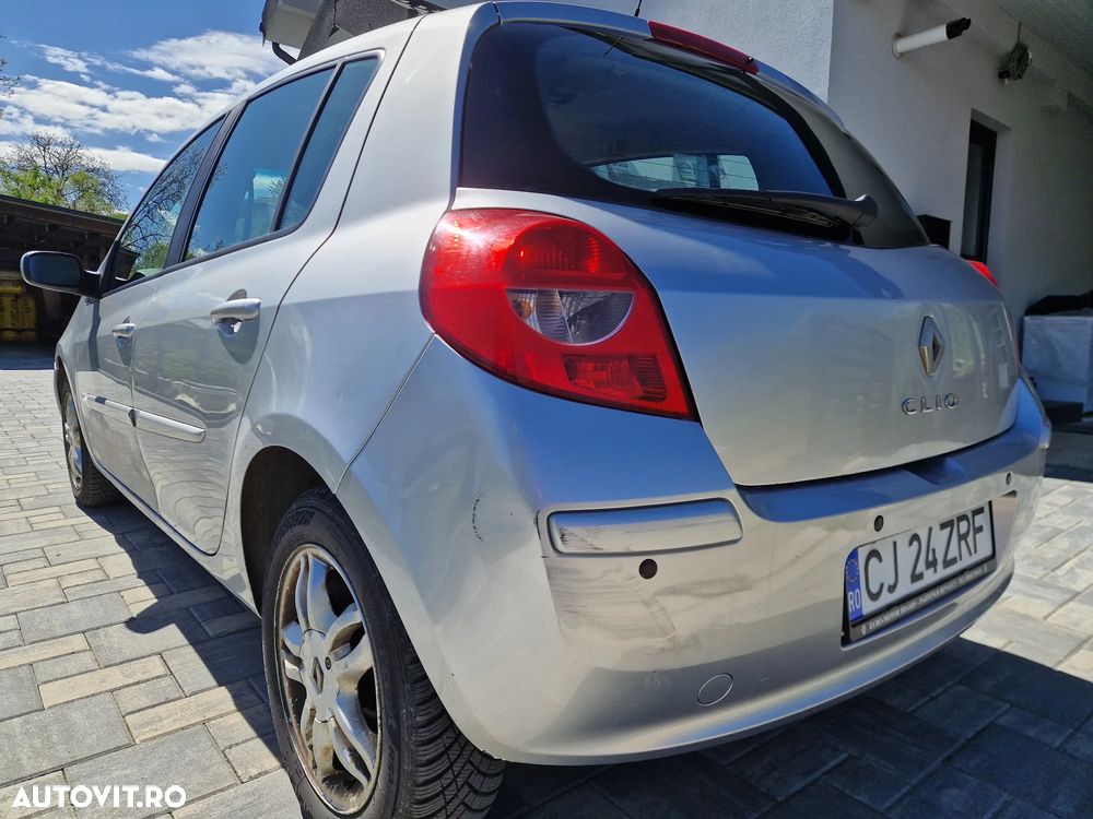 Renault Clio III 1.6 16V Dynamique - 8