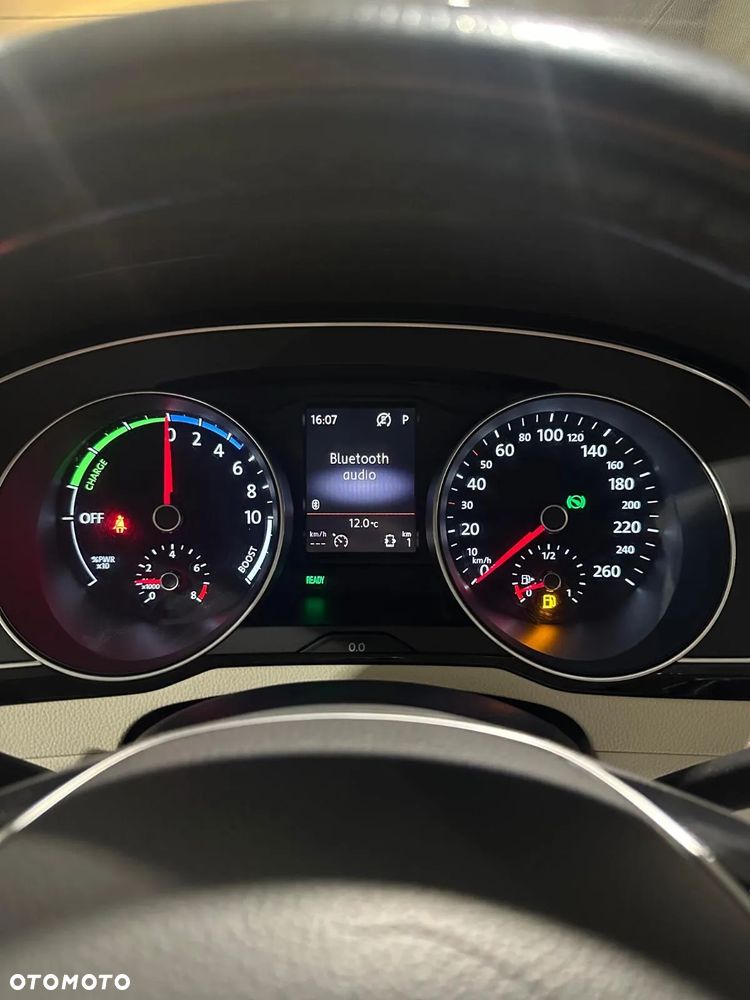 Volkswagen Passat - 20