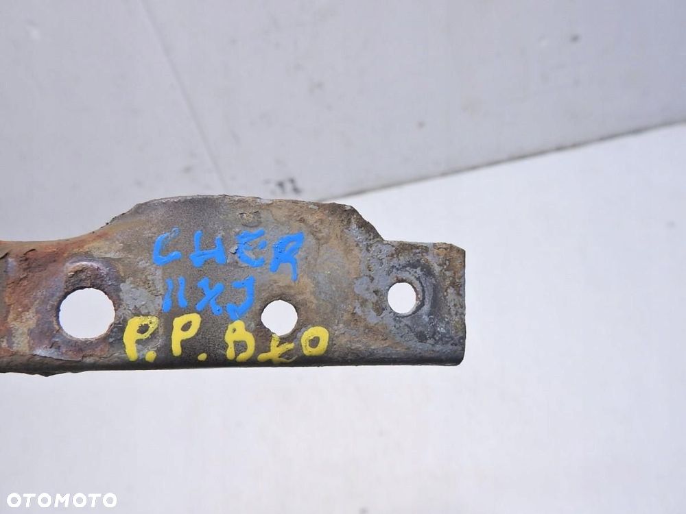 UCHWYT MOCOWANIE BŁOTNIKA PRAWY PRZÓD JEEP CHEROKEE XJ - 2