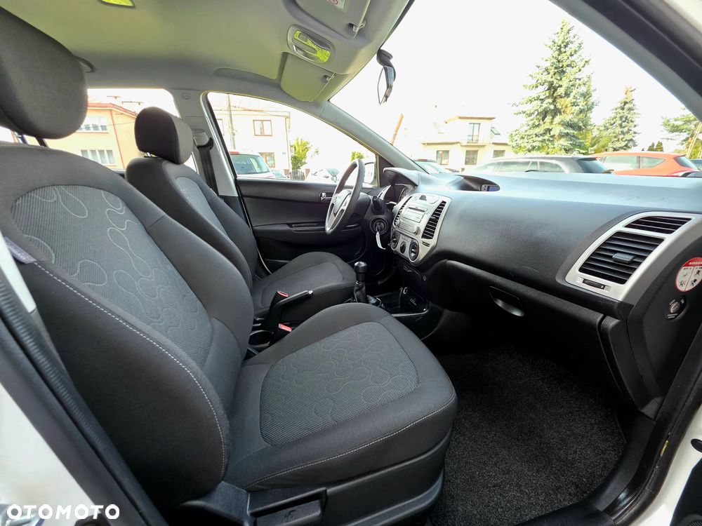 Hyundai i20 1.2 FIFA WM Edition - 10