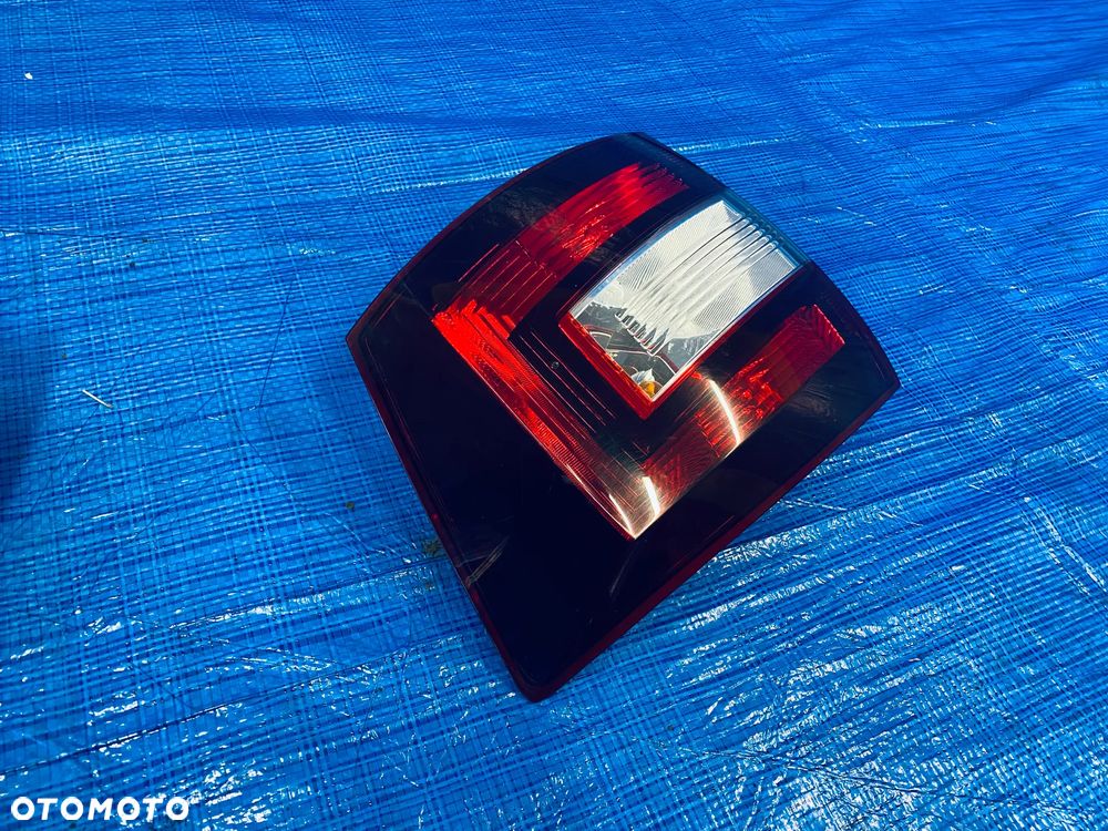 LAMPY LAMPA TYLNA W BŁOTNIK LEWA TYŁ LEWY SKODA RAPID SPACEBACK LIFT 17R ; 5JJ945095A  5JJ945096A  EUROPA ORYGINAŁ - 8