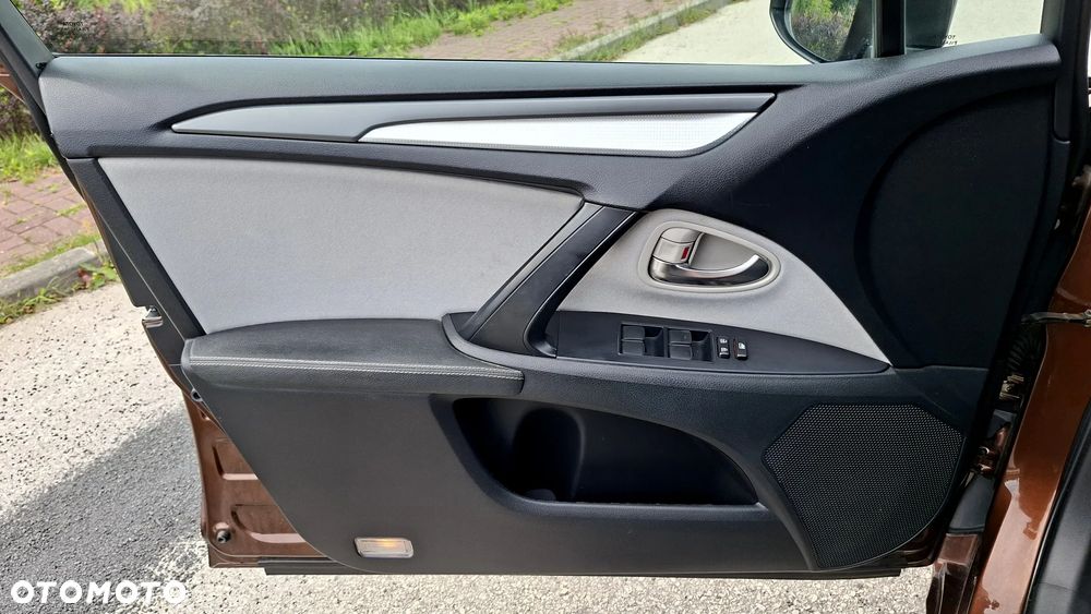 Toyota Avensis 2.0 D-4D Premium - 39
