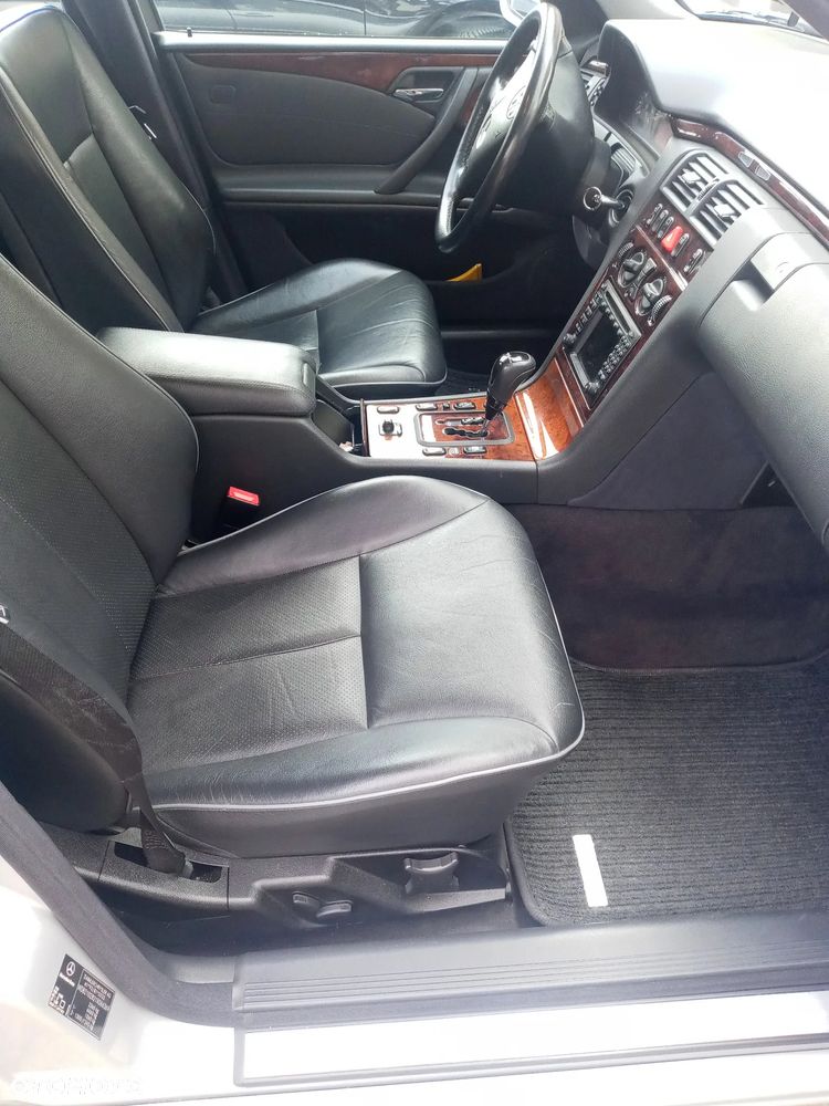 Mercedes-Benz Klasa E 320 T 4Matic Elegance - 7