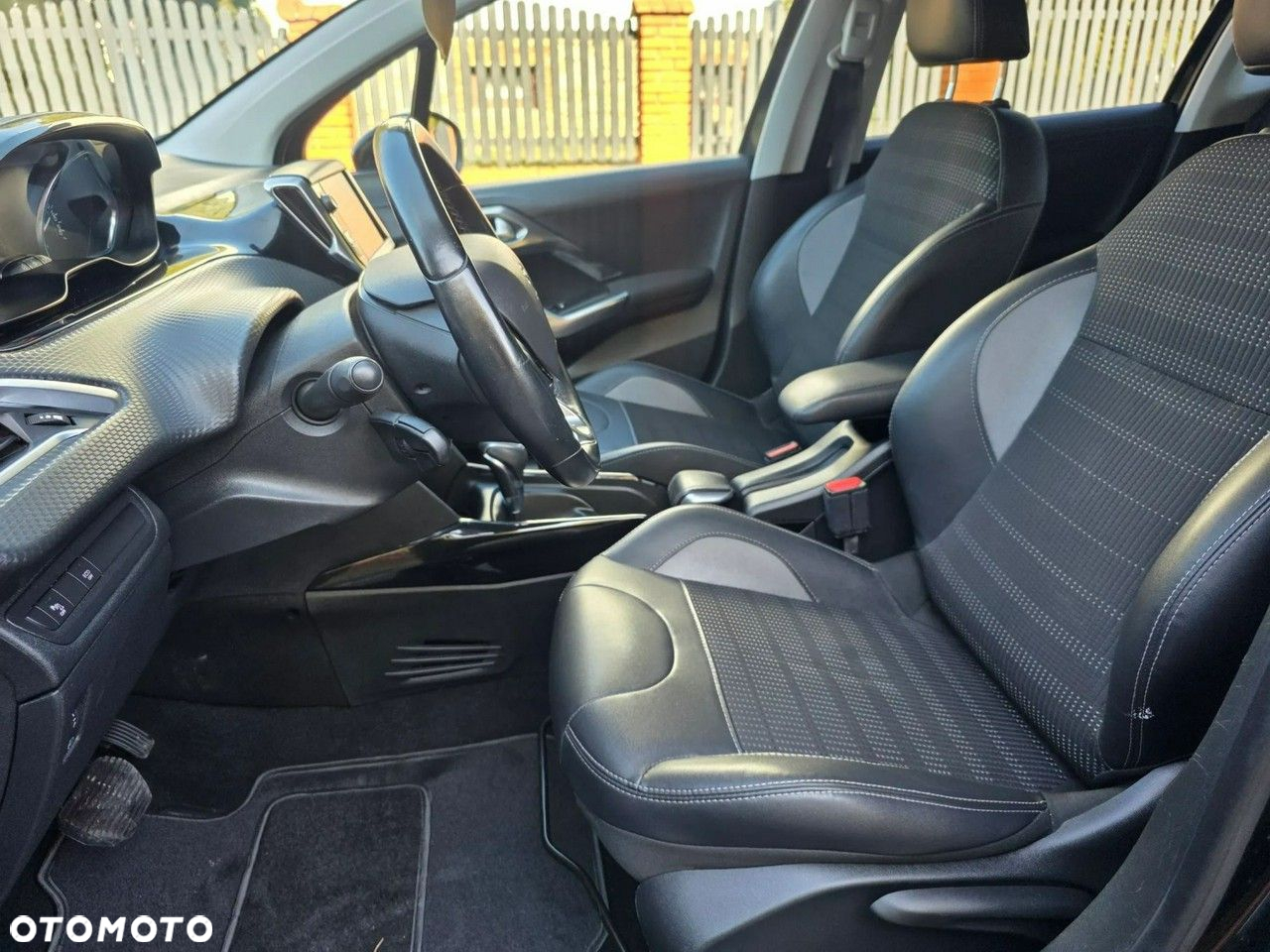 Peugeot 2008 1.2 Pure Tech Allure S&S EAT6 - 12