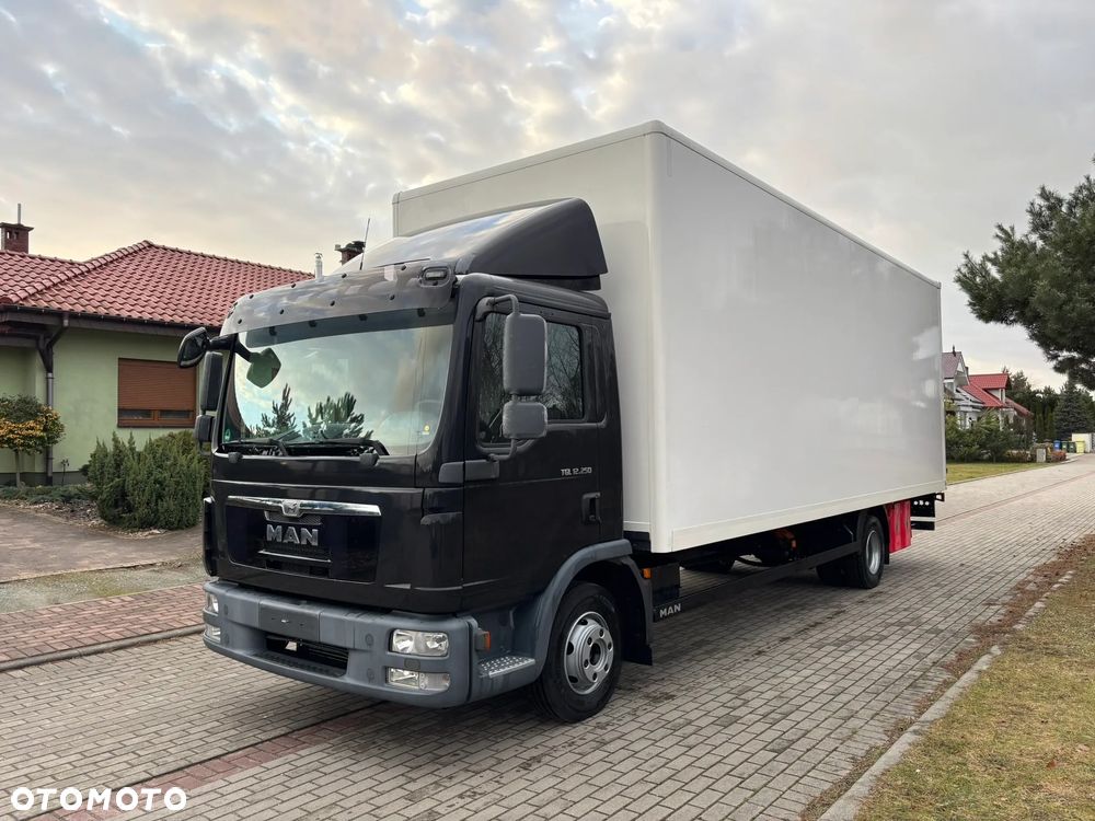 MAN TGL 12.250 Kontener Dł 7,30 m 18 Palet