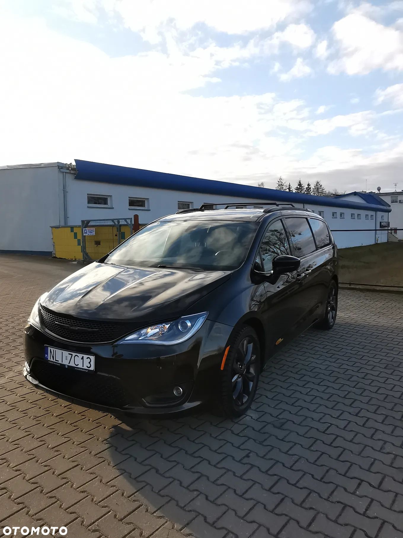 Chrysler Pacifica - 1