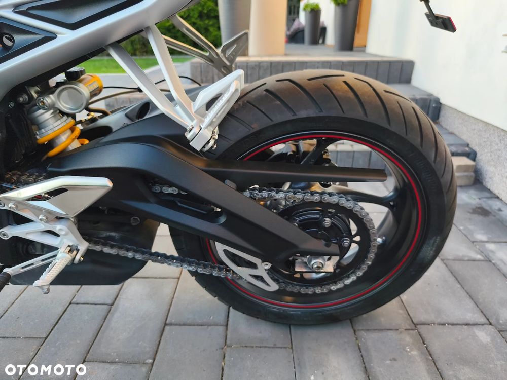 Triumph Street Triple - 22