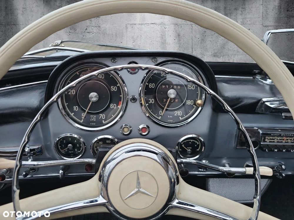 Mercedes-Benz SL - 13