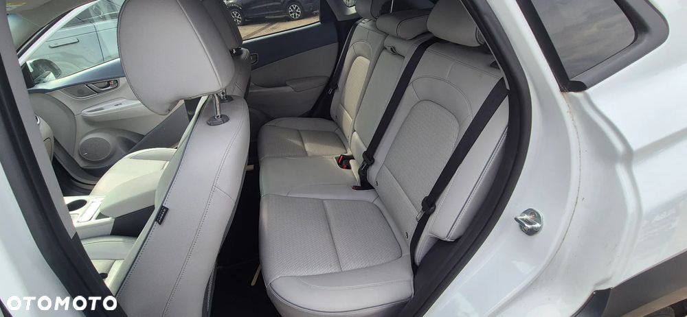 Hyundai Kona 64kWh Premium - 28