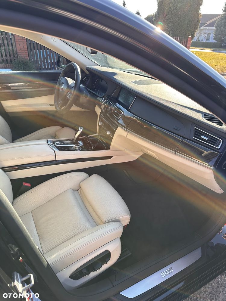 BMW Seria 7 740d xDrive - 9