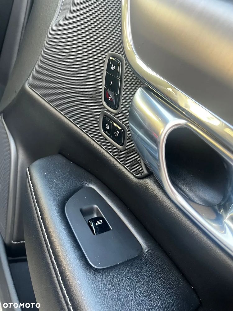 Volvo V90 D4 AWD Momentum - 20