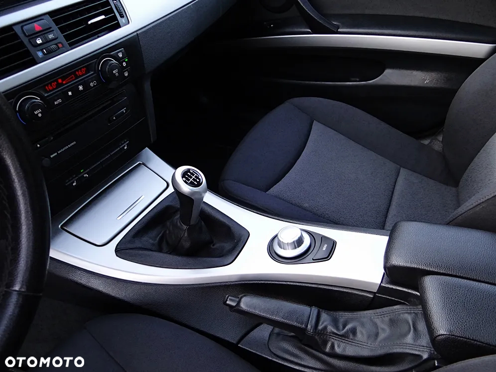 BMW Seria 3 320d - 32