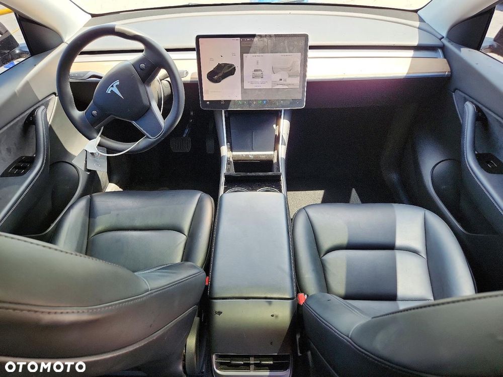 Tesla Model Y - 7