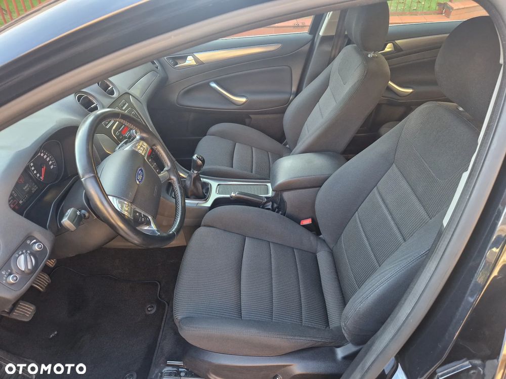 Ford Mondeo 2.0 FF Titanium - 18
