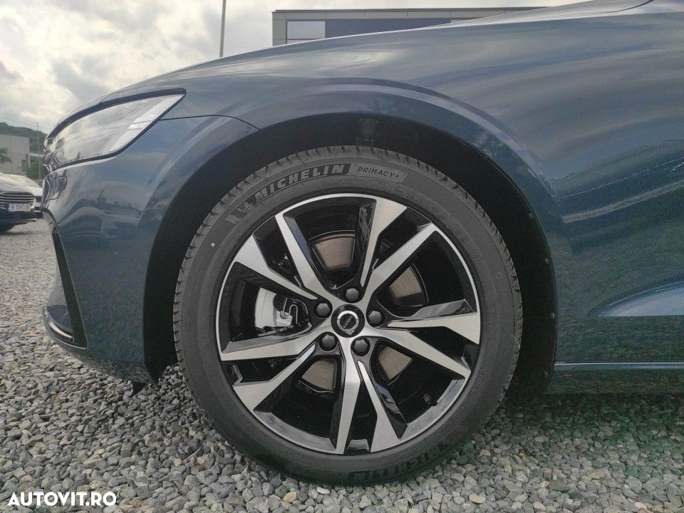 Volvo V60 B4 MHEV AT Plus Dark - 20