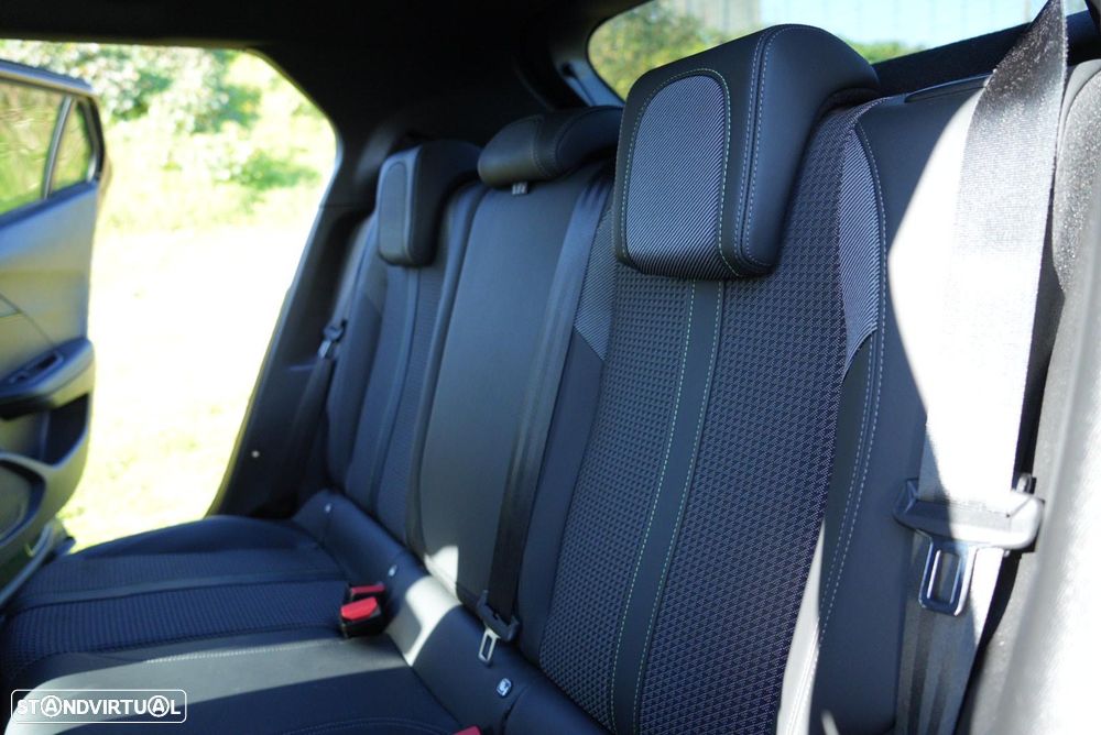 Peugeot 2008 1.2 PureTech GT EAT8 - 54