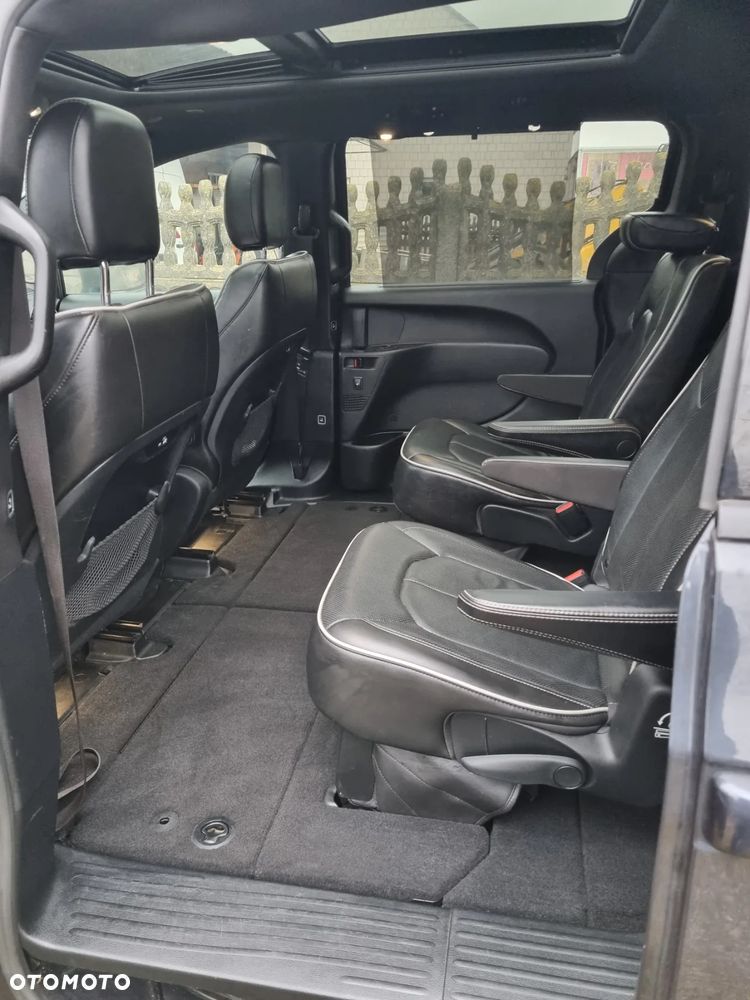 Chrysler Pacifica - 33