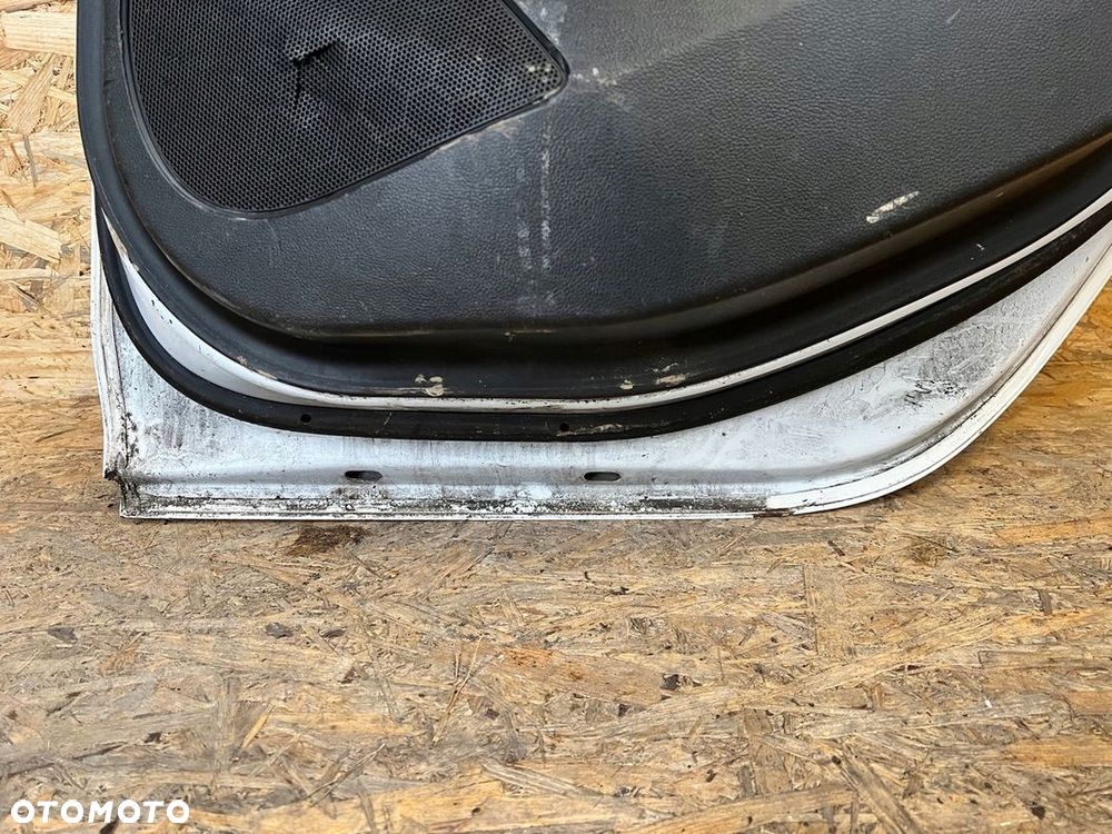 Drzwi TYLNE PRAWE prawy tył OPEL ASTRA J KOMBI IV Kod lakieru: GAZ Z40R - 10